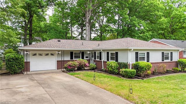 18 Ridgewood PW, Newport News, VA 23608