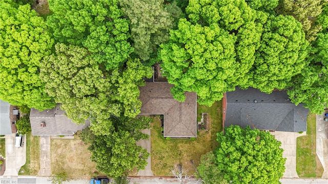 18 Ridgewood PW, Newport News, VA 23608