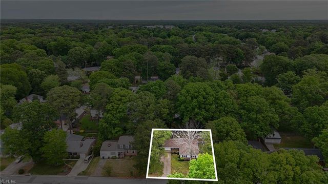 18 Ridgewood PW, Newport News, VA 23608