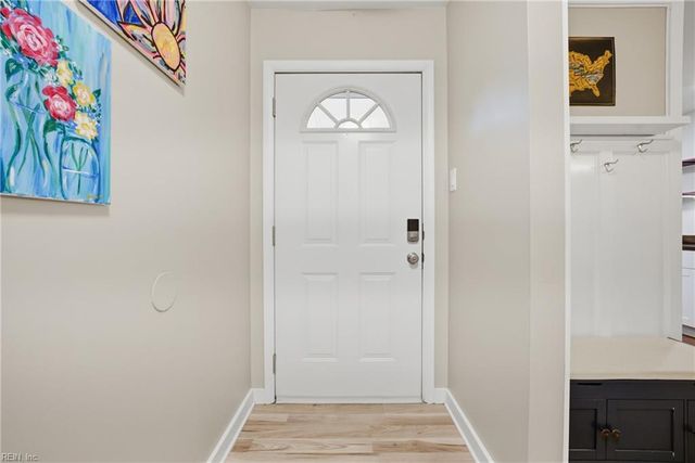 18 Ridgewood PW, Newport News, VA 23608