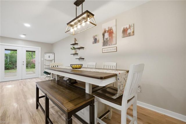 18 Ridgewood PW, Newport News, VA 23608