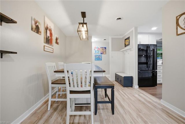 18 Ridgewood PW, Newport News, VA 23608