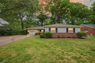 18 Ridgewood PW, Newport News, VA 23608