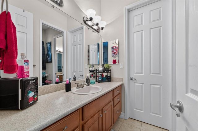 5207 LAKE VENICE DRIVE, Wimauma, FL 33598