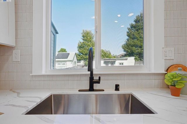 1834 8th St, Alameda, CA 94501