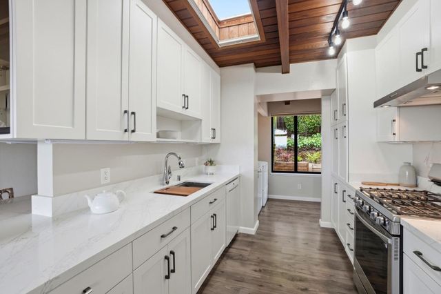 18 Hillbarn Court, San Mateo, CA 94403