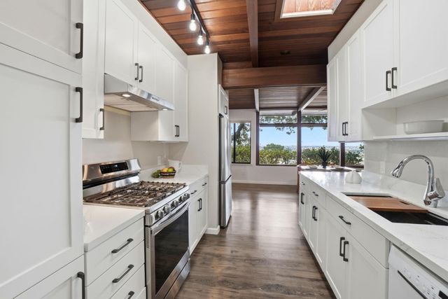 18 Hillbarn Court, San Mateo, CA 94403