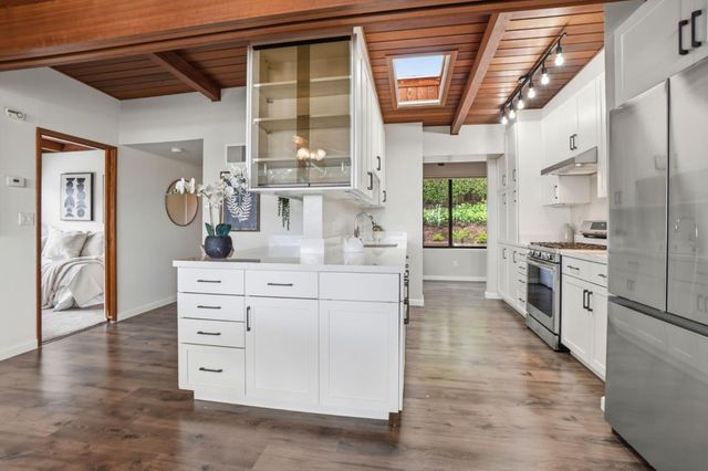 18 Hillbarn Court, San Mateo, CA 94403