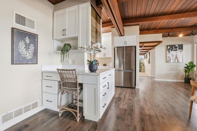 18 Hillbarn Court, San Mateo, CA 94403