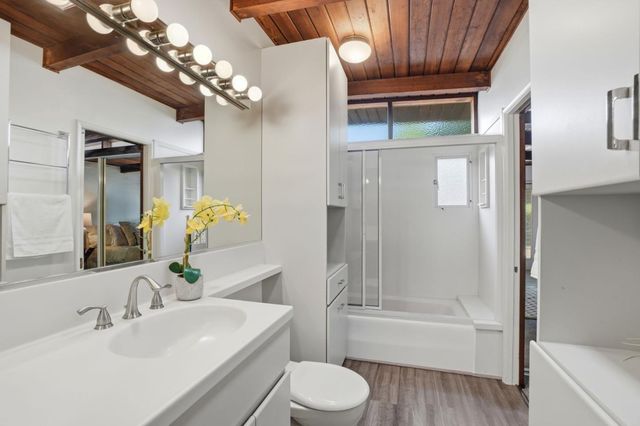 18 Hillbarn Court, San Mateo, CA 94403
