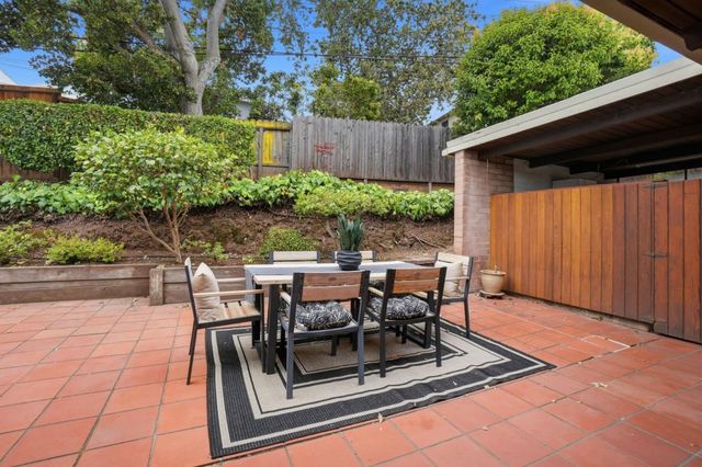 18 Hillbarn Court, San Mateo, CA 94403