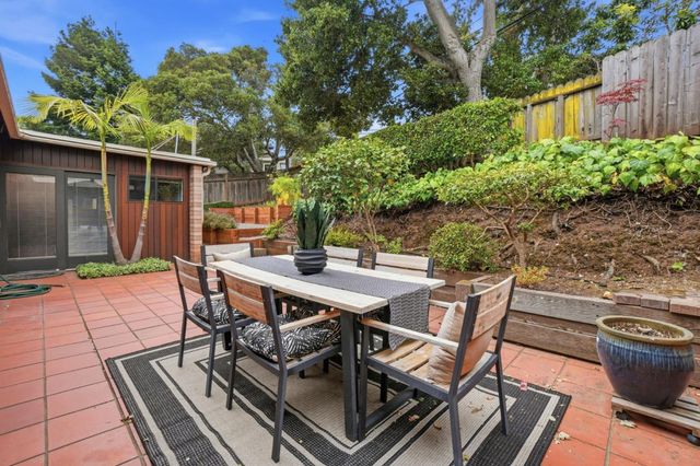 18 Hillbarn Court, San Mateo, CA 94403