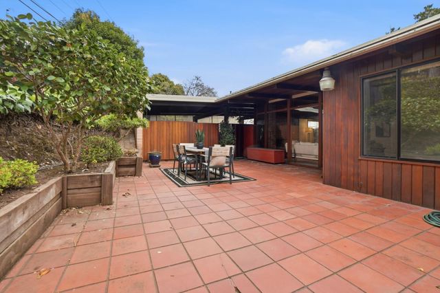18 Hillbarn Court, San Mateo, CA 94403