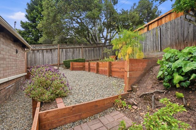 18 Hillbarn Court, San Mateo, CA 94403