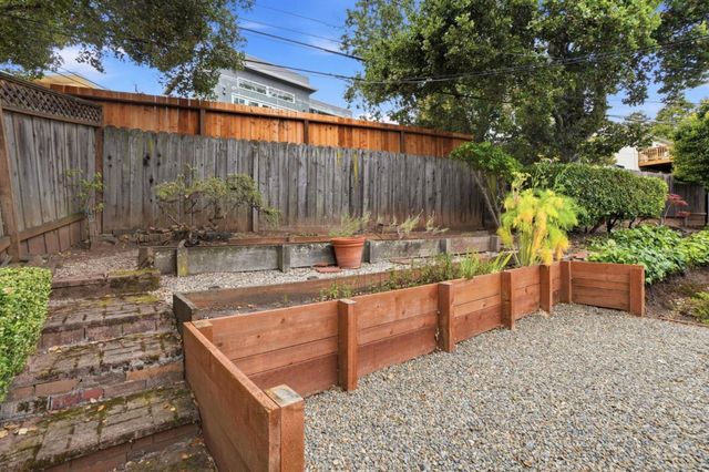 18 Hillbarn Court, San Mateo, CA 94403