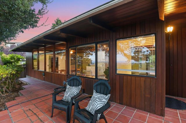 18 Hillbarn Court, San Mateo, CA 94403