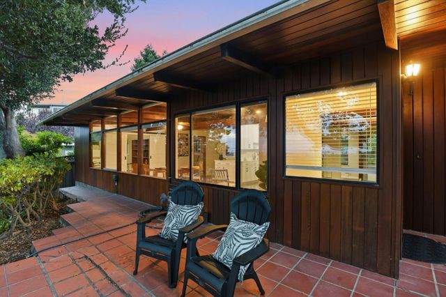 18 Hillbarn Court, San Mateo, CA 94403