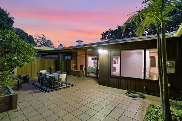 18 Hillbarn Court, San Mateo, CA 94403