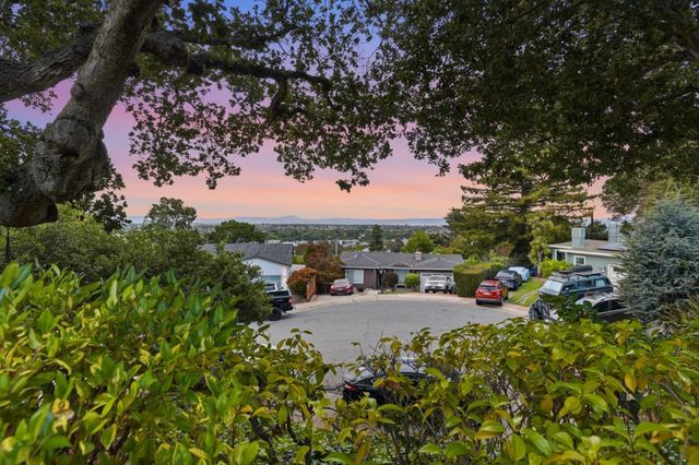 18 Hillbarn Court, San Mateo, CA 94403