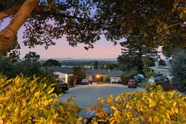 18 Hillbarn Court, San Mateo, CA 94403