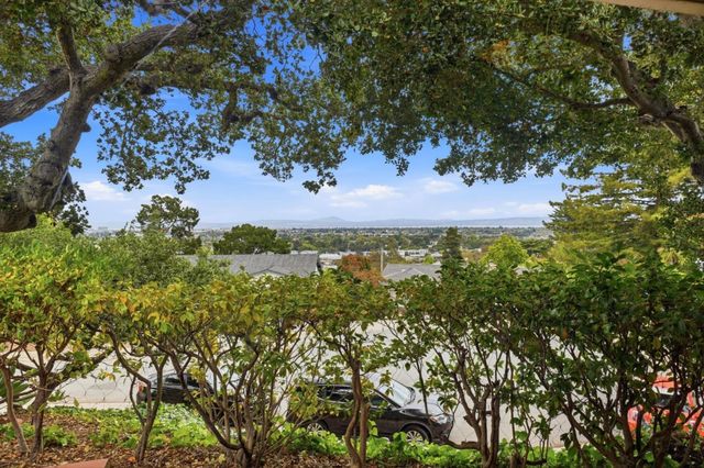 18 Hillbarn Court, San Mateo, CA 94403
