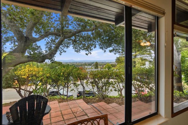 18 Hillbarn Court, San Mateo, CA 94403