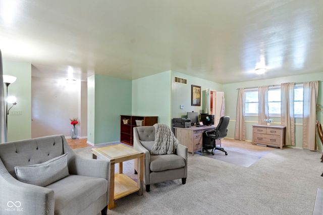 812 Eaglewood Drive, Zionsville, IN 46077