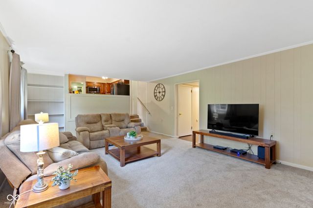 812 Eaglewood Drive, Zionsville, IN 46077