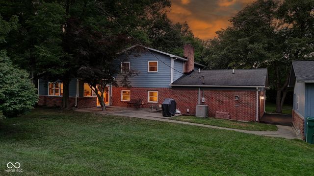 812 Eaglewood Drive, Zionsville, IN 46077