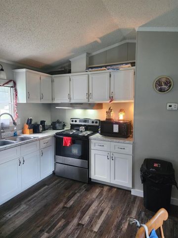 33 Tanglewood Drive, Burnside, KY 42519