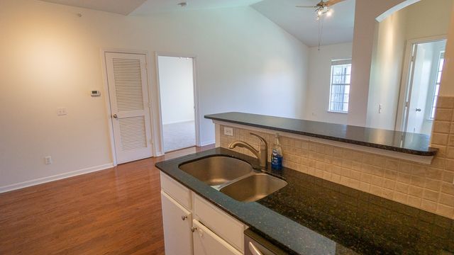 4261 NE Meadow Creek Circle 306, Fayetteville, AR 72703