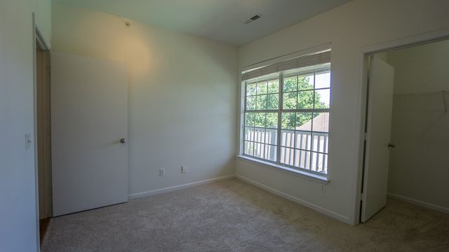 4261 NE Meadow Creek Circle 306, Fayetteville, AR 72703