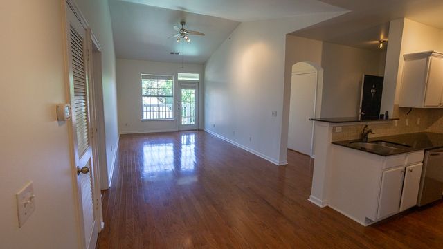 4261 NE Meadow Creek Circle 306, Fayetteville, AR 72703