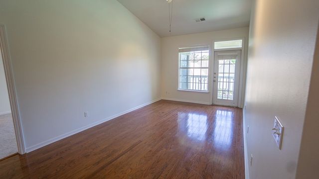 4261 NE Meadow Creek Circle 306, Fayetteville, AR 72703