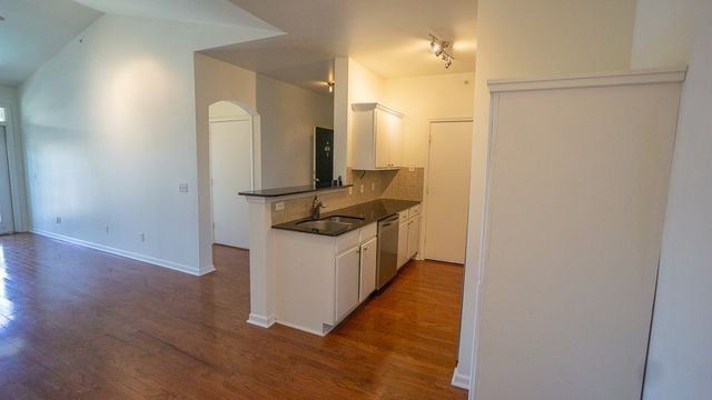 4261 NE Meadow Creek Circle 306, Fayetteville, AR 72703