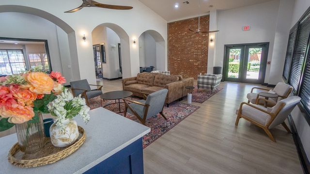 4261 NE Meadow Creek Circle 306, Fayetteville, AR 72703