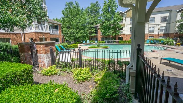 4261 NE Meadow Creek Circle 306, Fayetteville, AR 72703