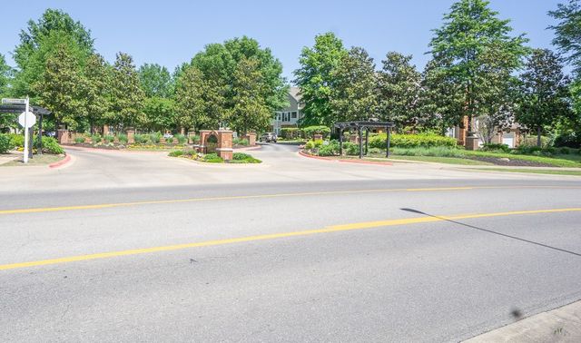 4261 NE Meadow Creek Circle 306, Fayetteville, AR 72703