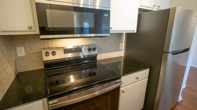 4261 NE Meadow Creek Circle 306, Fayetteville, AR 72703