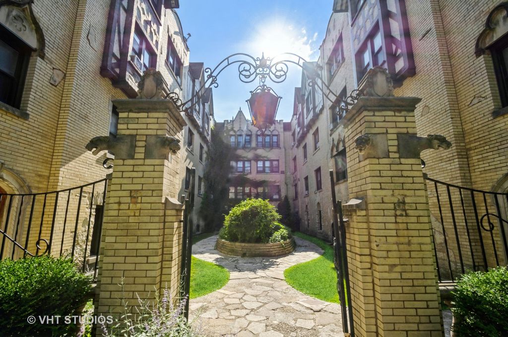5653 N Spaulding Avenue 3E, Chicago, IL 60659