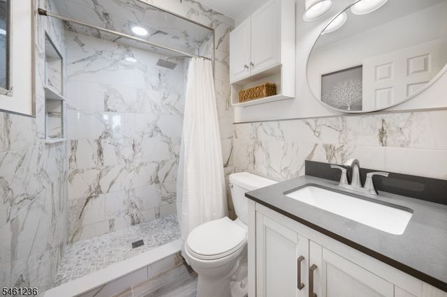 305 Michaels Ct, Woodbridge Twp., NJ 07095