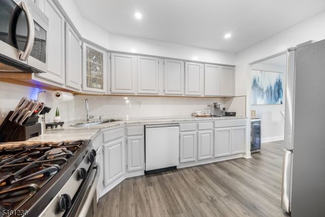 305 Michaels Ct, Woodbridge Twp., NJ 07095