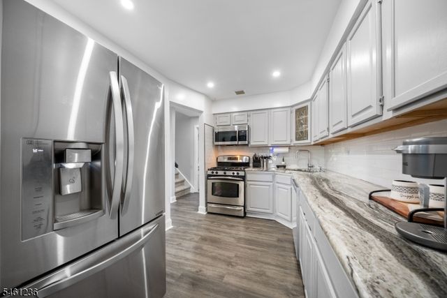 305 Michaels Ct, Woodbridge Twp., NJ 07095