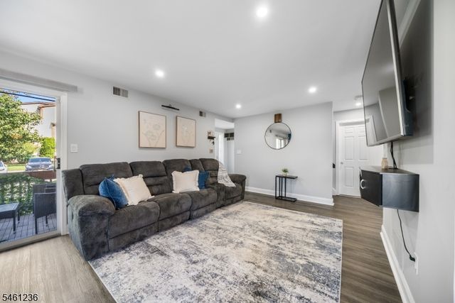 305 Michaels Ct, Woodbridge Twp., NJ 07095