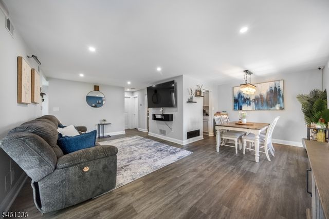 305 Michaels Ct, Woodbridge Twp., NJ 07095