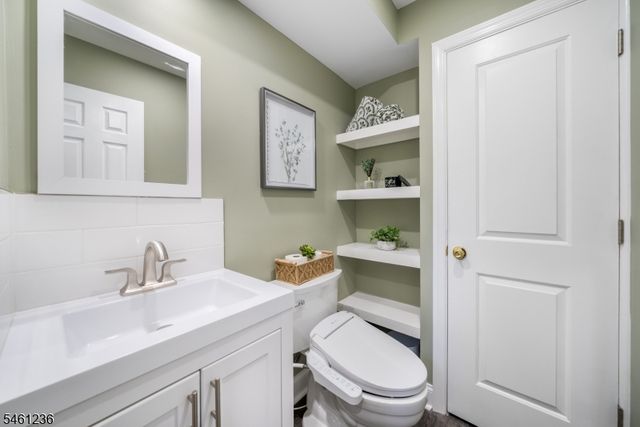 305 Michaels Ct, Woodbridge Twp., NJ 07095