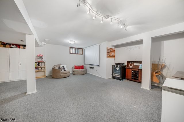 305 Michaels Ct, Woodbridge Twp., NJ 07095