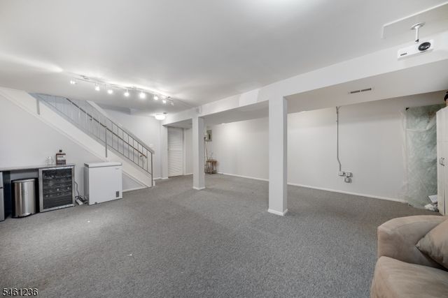 305 Michaels Ct, Woodbridge Twp., NJ 07095