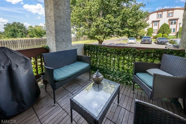 305 Michaels Ct, Woodbridge Twp., NJ 07095