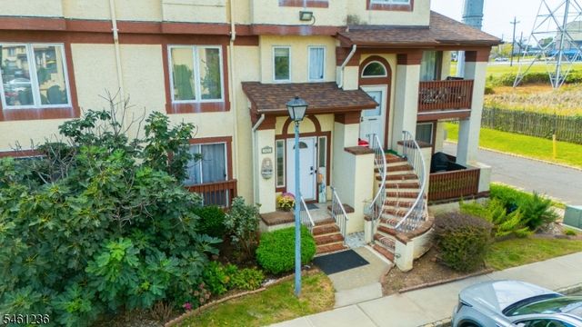 305 Michaels Ct, Woodbridge Twp., NJ 07095